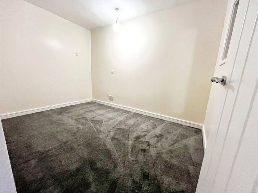 Flat Bursledon Road in Southampton