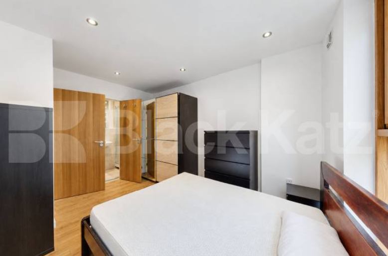 Room Borough Road in Greater London