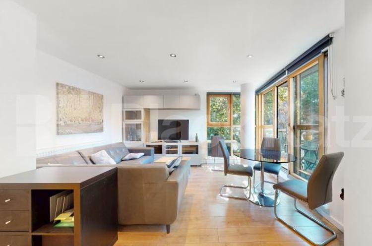 Room Borough Road in Greater London