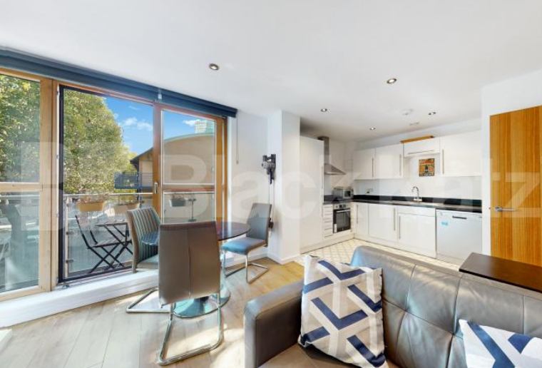 Room Borough Road in Greater London