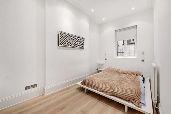 Flat Ennismore Gardens in City of Westminster