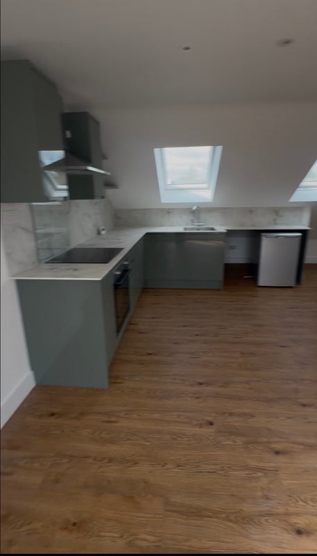 Flat Russell Road in Greater London
