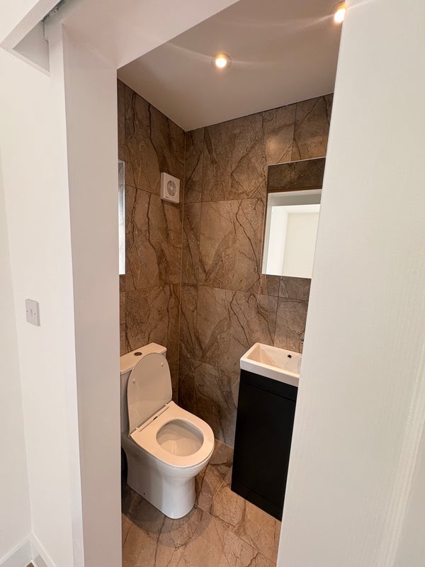 Flat Russell Road in Greater London