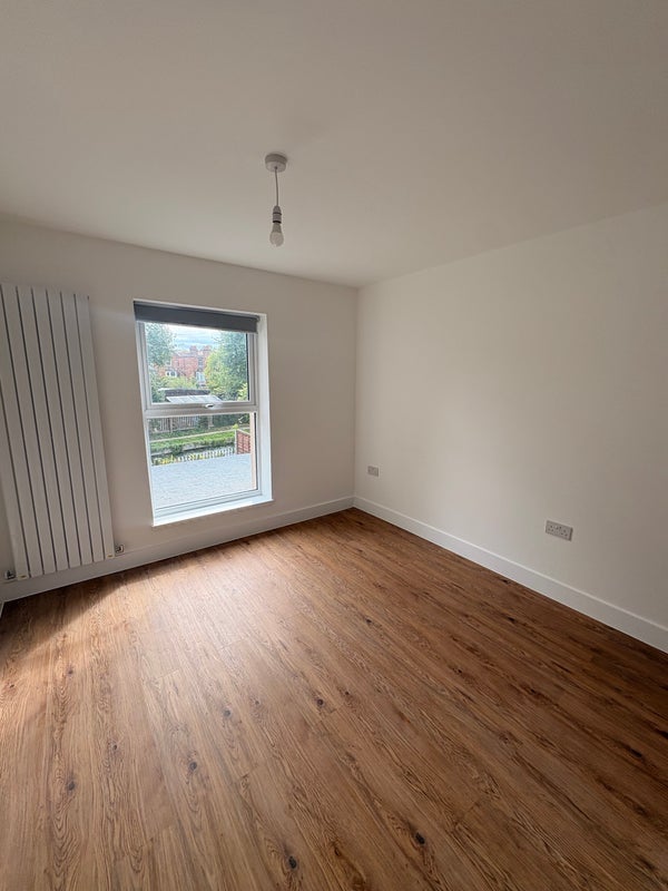 Flat Russell Road in Greater London
