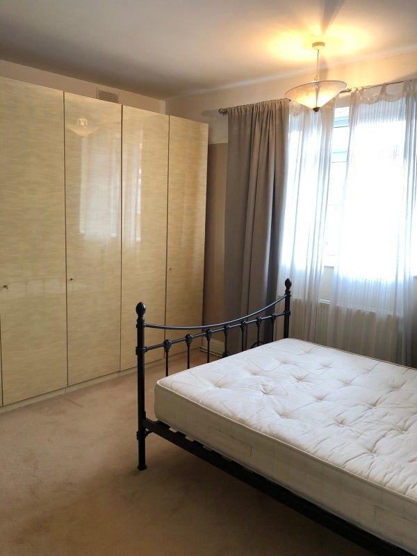 Room Montpelier Avenue in Greater London