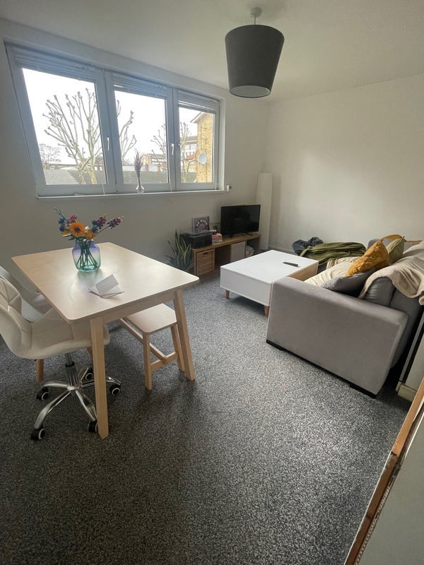 Room Alfred Street in Greater London