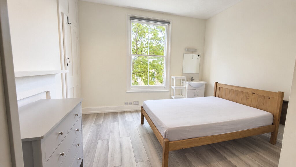 Room Hills Road in Cambridge