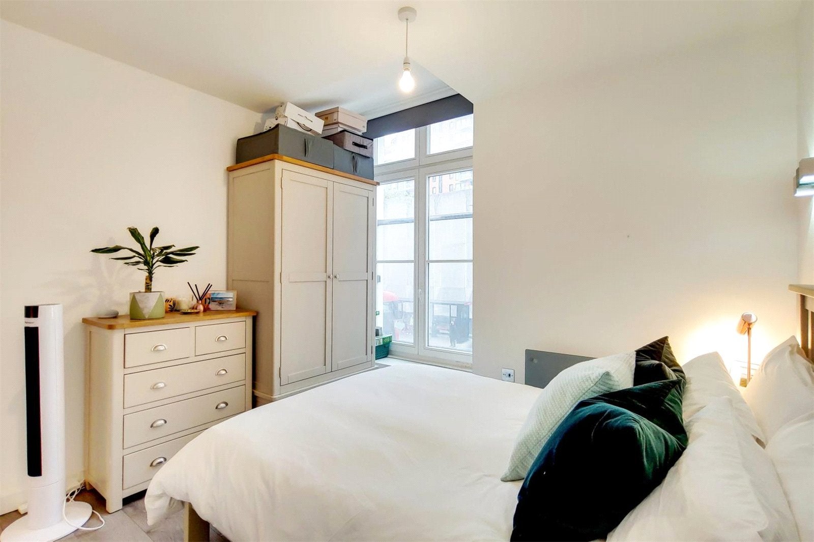 Flat Putney High Street in Greater London
