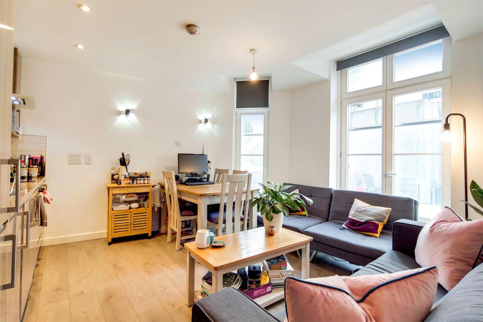 Flat Putney High Street in Greater London