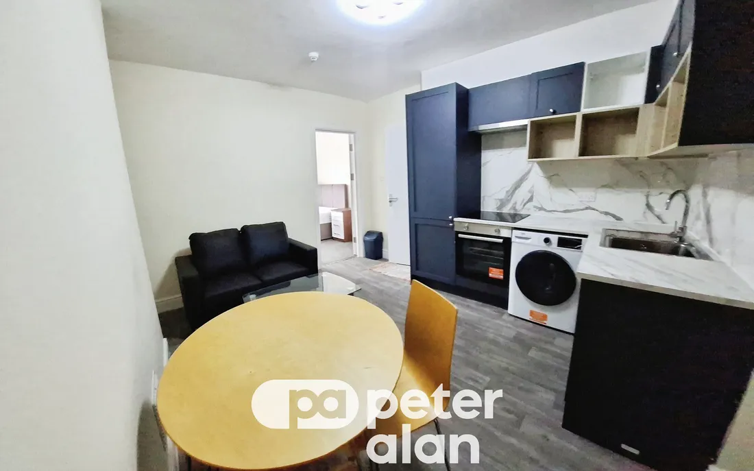 Flat Calvert Terrace in Swansea