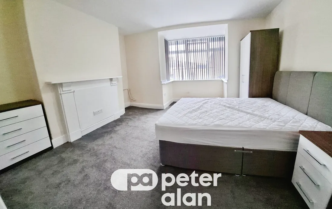 Flat Calvert Terrace in Swansea