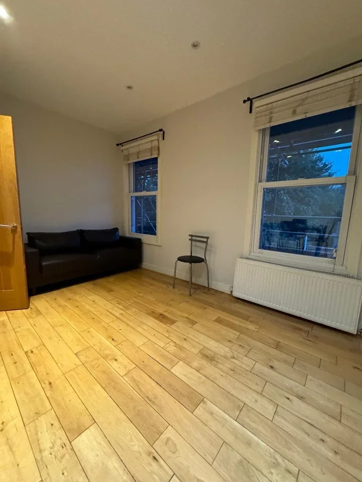 Flat The Vale in Greater London
