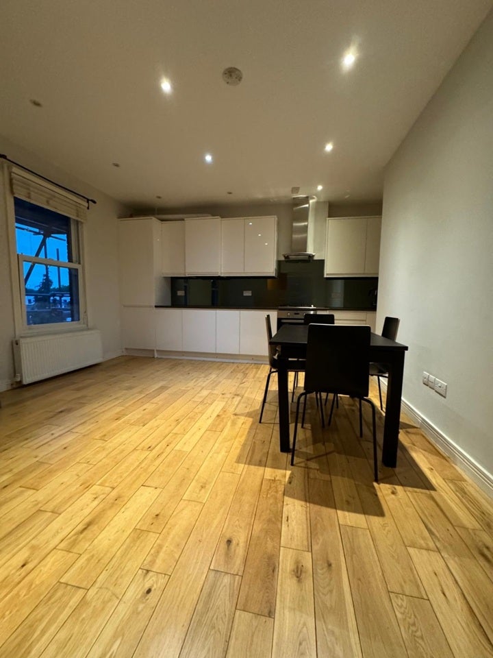 Flat The Vale in Greater London