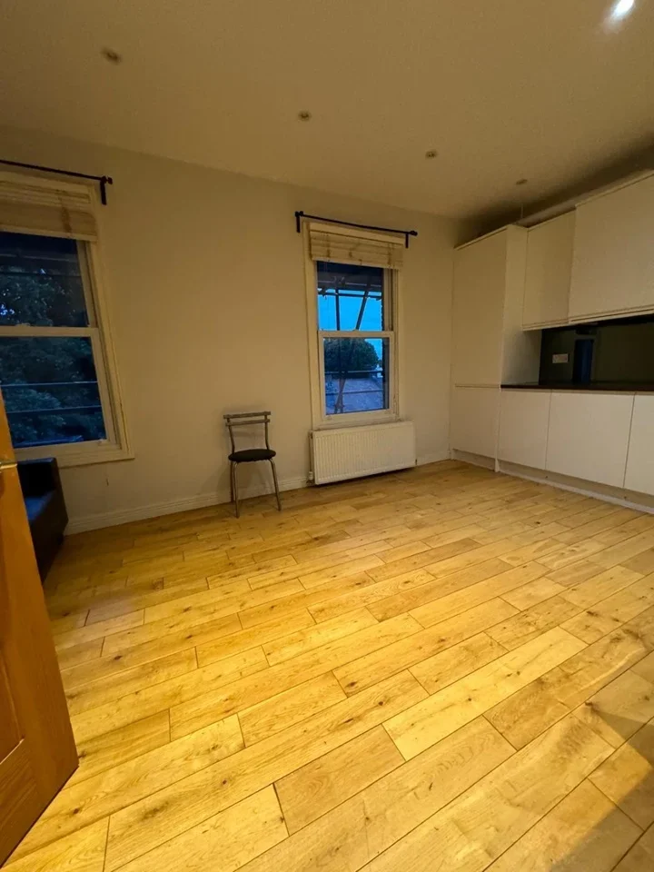 Flat The Vale in Greater London