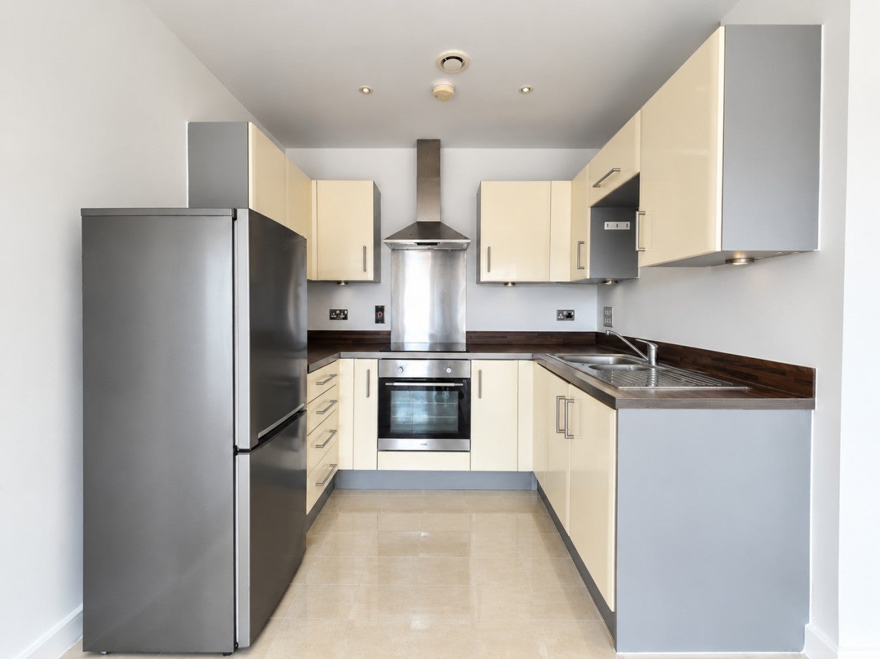 Flat Whitestone Way in Greater London