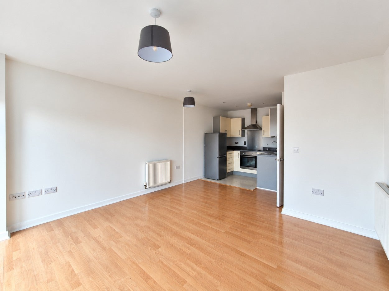 Flat Whitestone Way in Greater London