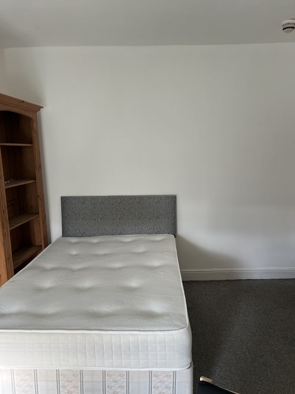 Room Goulden Road in Manchester