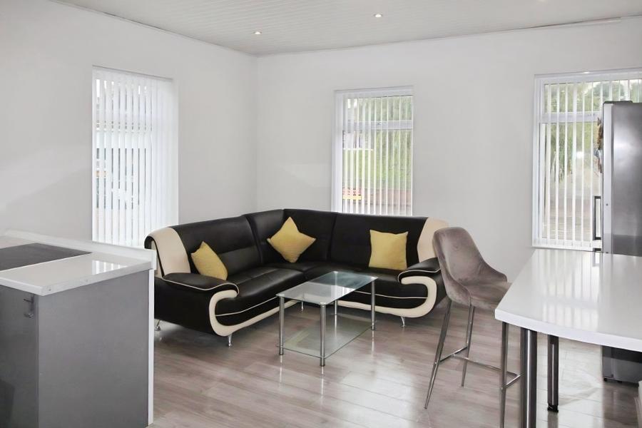 Room Dorset Road in Liverpool