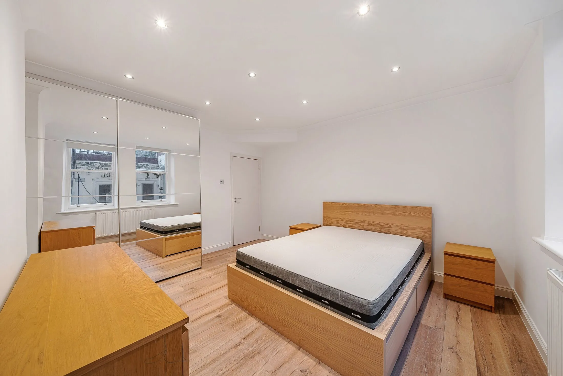 Flat Pont Street in Greater London