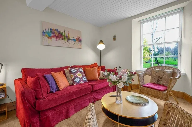 Flat Candlemaker Row in City of Edinburgh