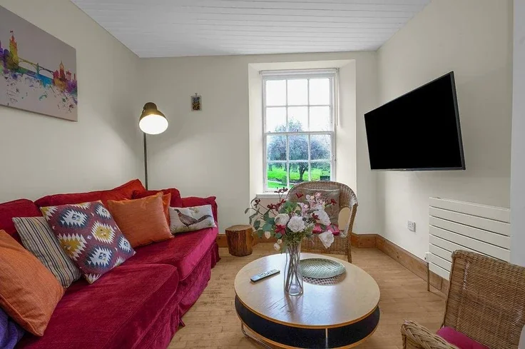 Flat Candlemaker Row in City of Edinburgh