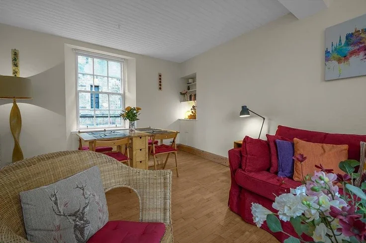 Flat Candlemaker Row in City of Edinburgh
