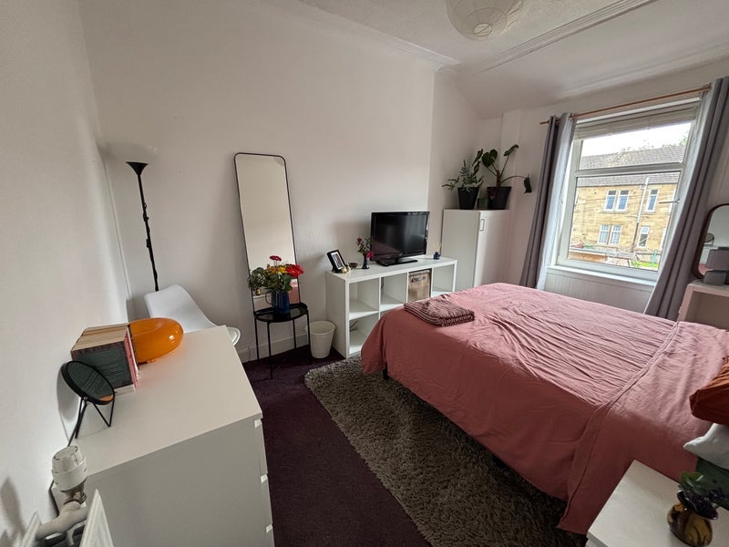 Room St Kenneth Drive in Glasgow