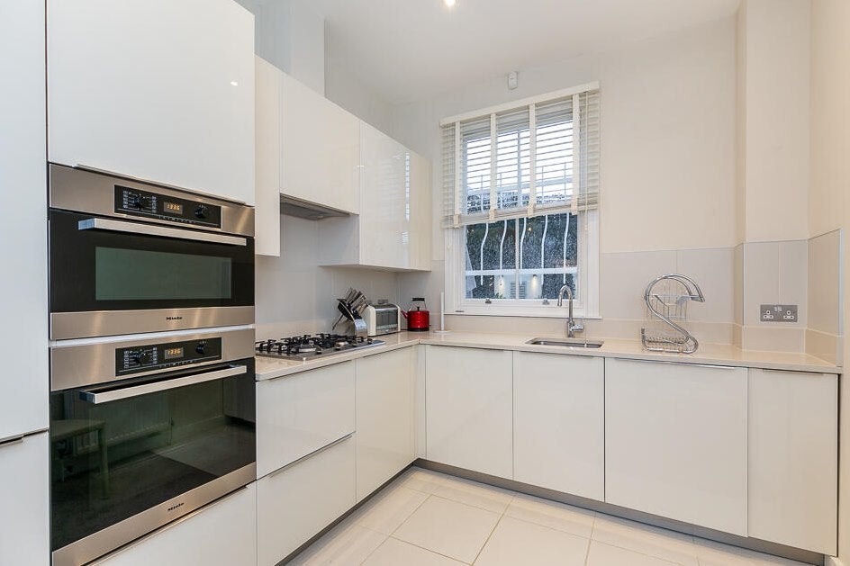 Flat Cheval Place in City of Westminster