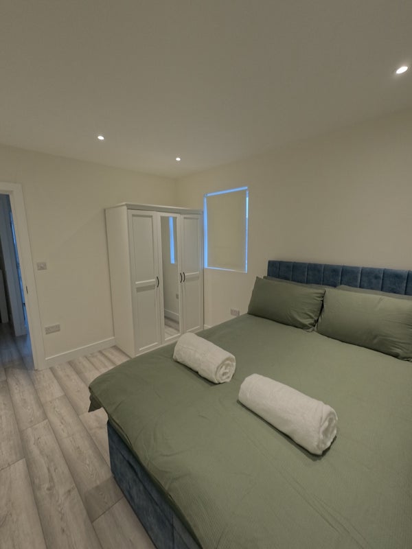Room Lindley Road in Greater London