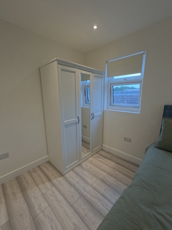 Room Lindley Road in Greater London