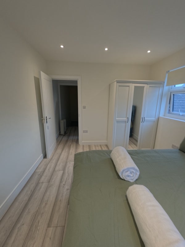 Room Lindley Road in Greater London