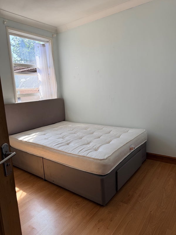 Room Hockley Avenue in Greater London