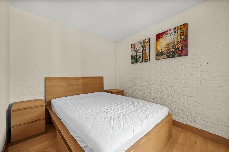 Flat Wapping High Street in Greater London