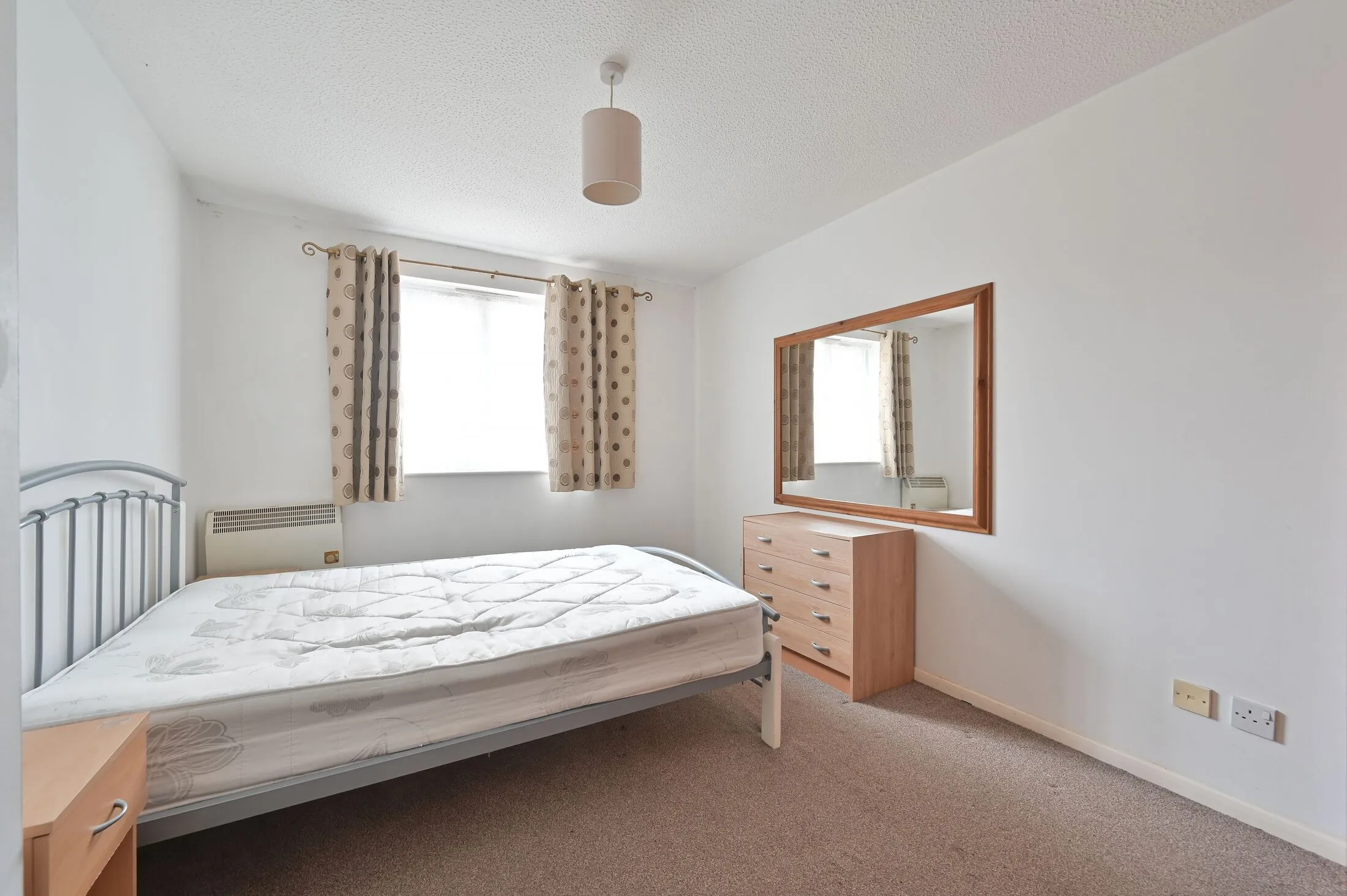 Flat Courtlands Close in Watford