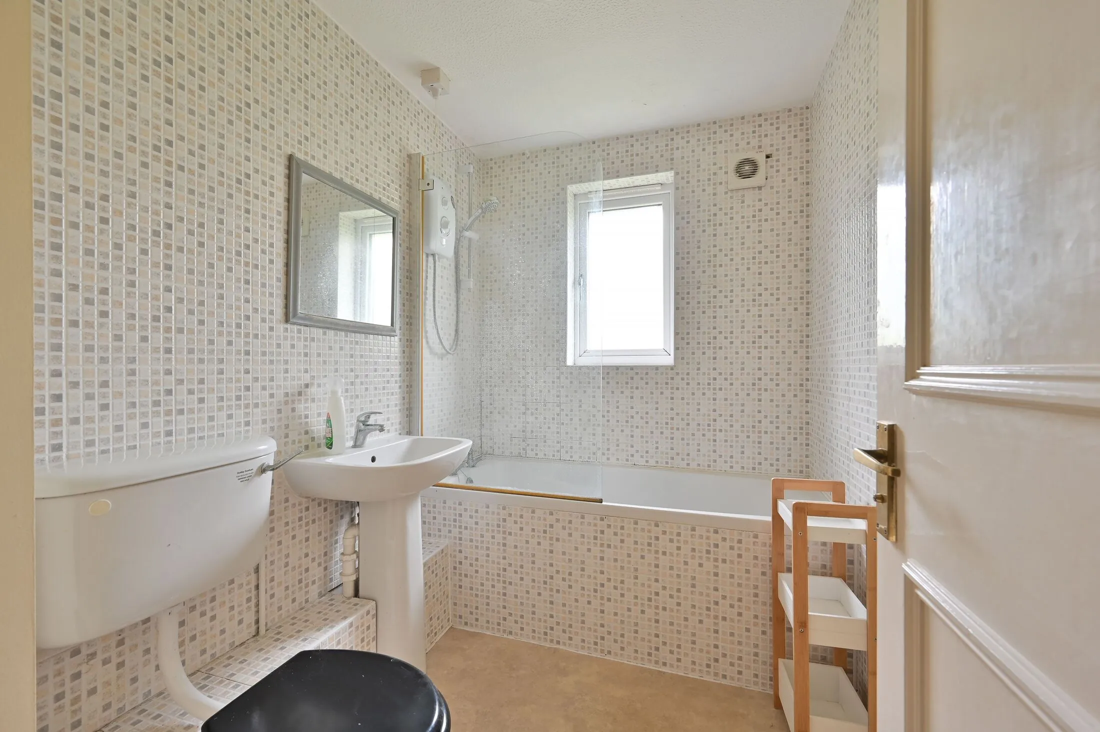 Flat Courtlands Close in Watford