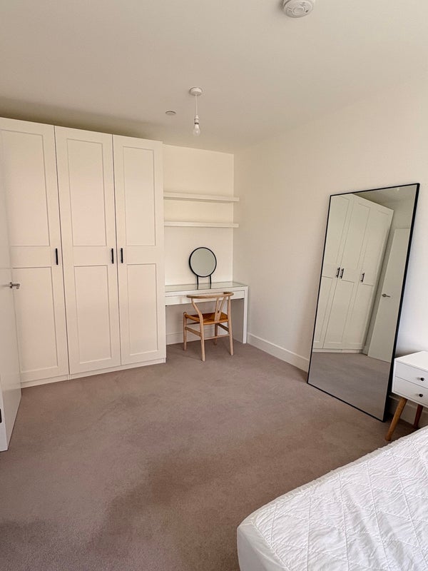 Room Worsopp Drive in Greater London