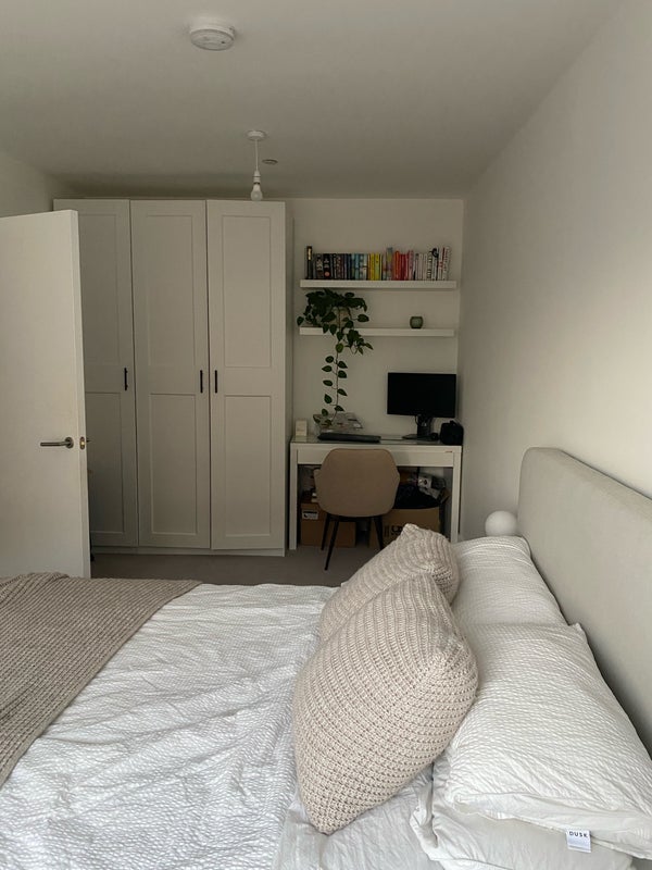 Room Worsopp Drive in Greater London