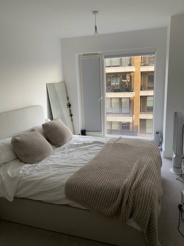 Room Worsopp Drive in Greater London