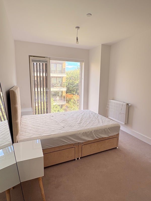 Room Worsopp Drive in Greater London