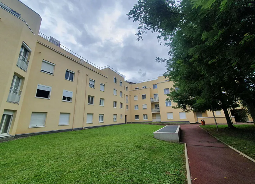 Flat Rue Charles de Gaulle in Le Plessis-Bouchard