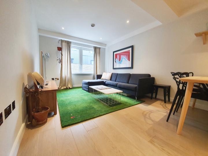 Flat Kingsland Road in Greater London