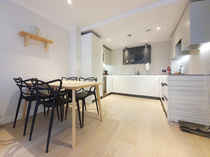 Flat Kingsland Road in Greater London