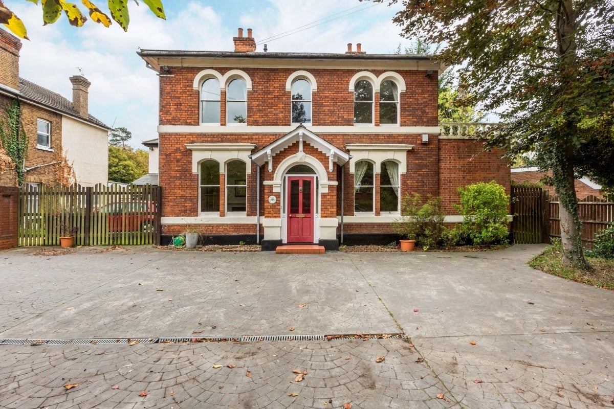 House Bath Road in Taplow