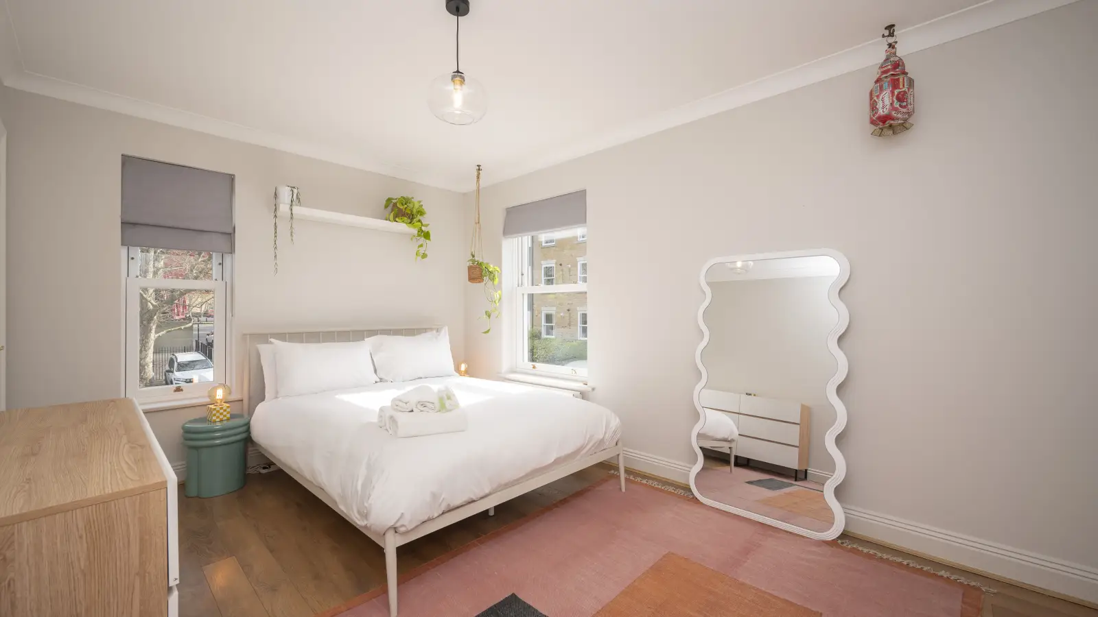 Flat Clarence Mews in Greater London