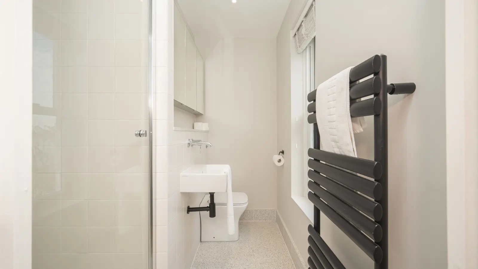 Flat Clarence Mews in Greater London