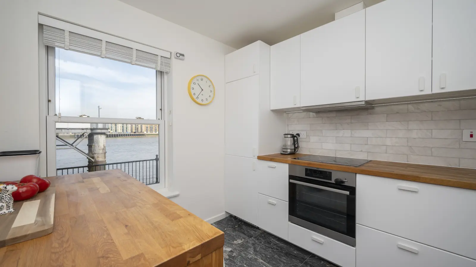 Flat Clarence Mews in Greater London