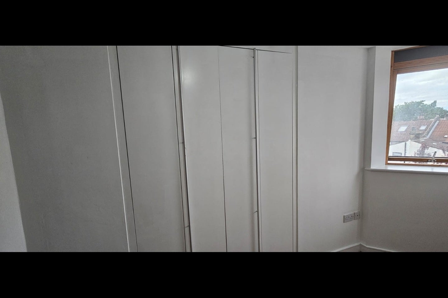 Flat Hainault Street in Greater London
