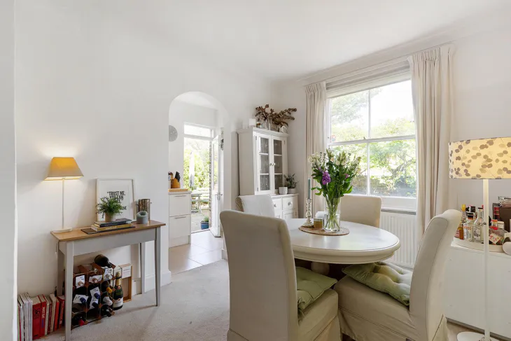 Flat Southfield Road in Greater London