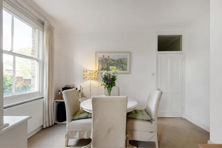 Flat Southfield Road in Greater London