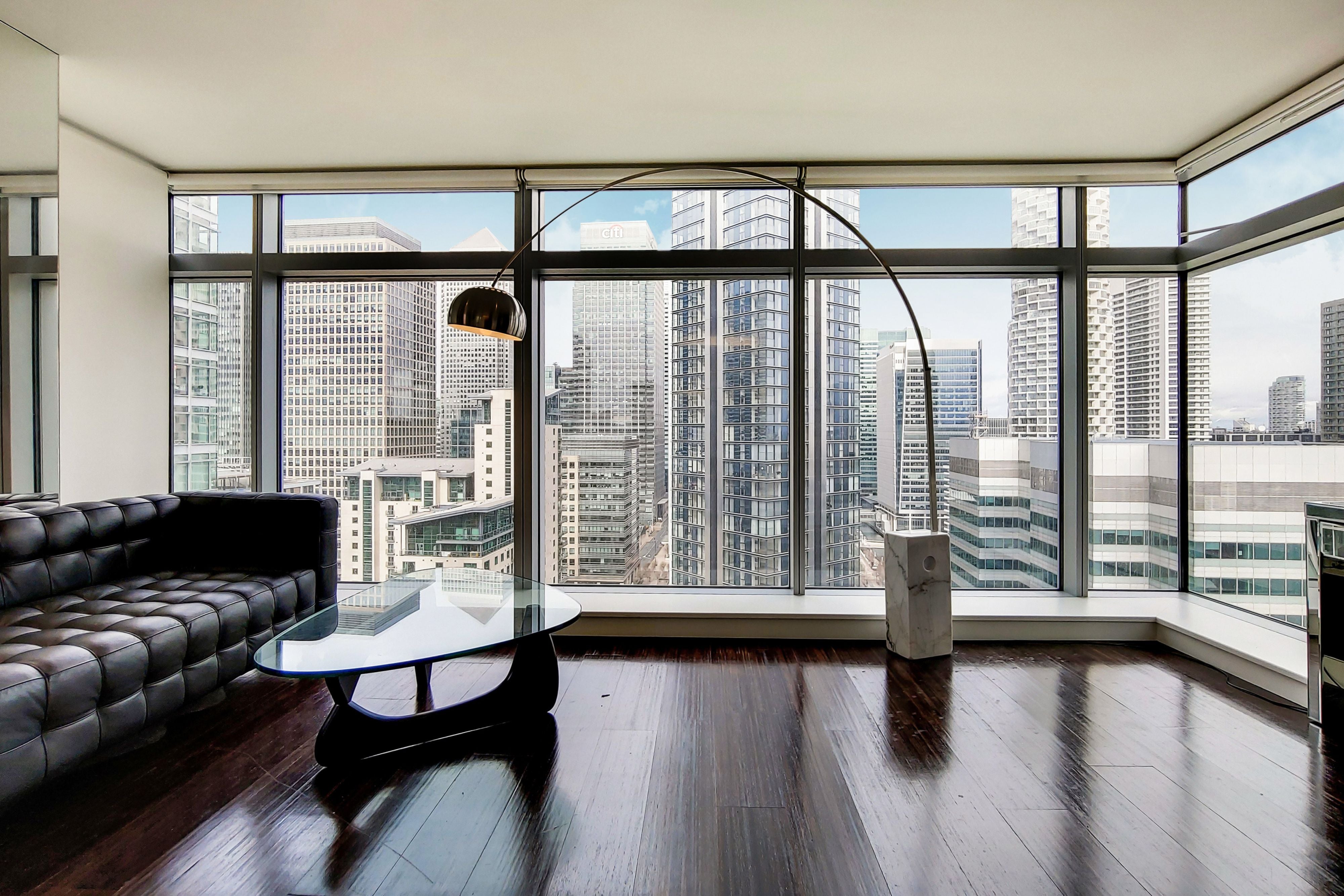 Flat Dockyard Lane in Greater London